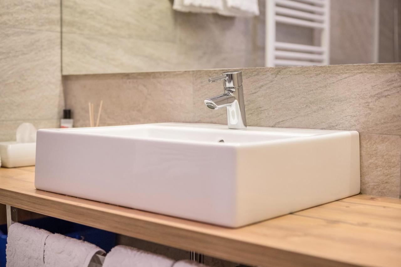 Haus Zur Vogelweide App 1 Apartment Dobbiaco Ngoại thất bức ảnh